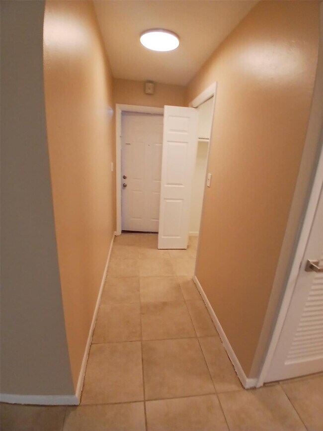 Building Photo - 4800 Hollywood Blvd