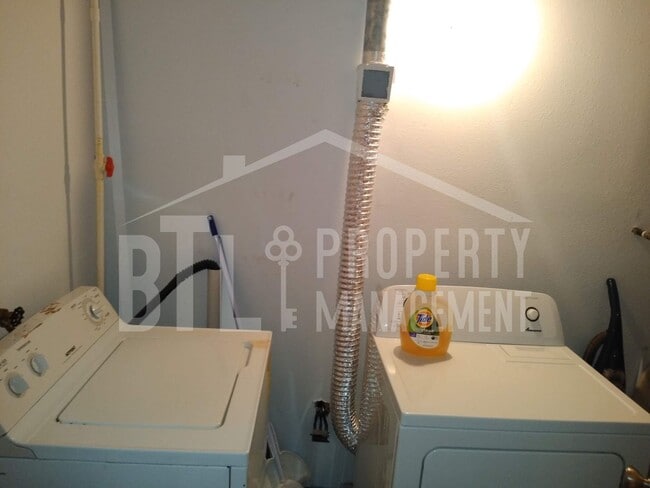 Building Photo - Fantastic Furnished 1 Bedroom Cond