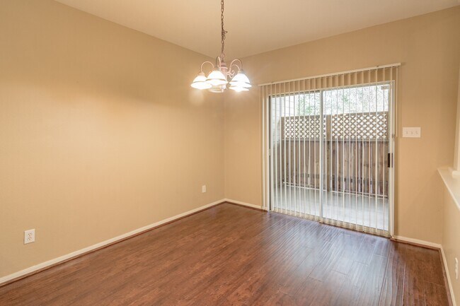 Building Photo - 57 Scarlet Woods Ct