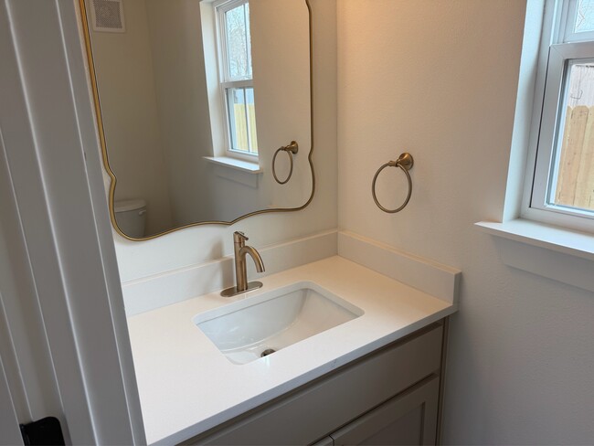 Building Photo - 408 2nd Ave SE