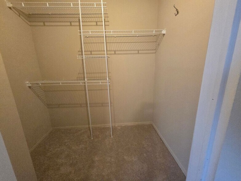 Building Photo - 19 Cardinal Ln