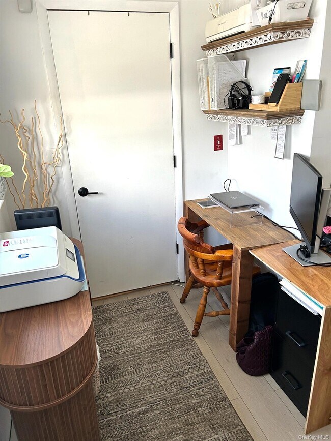 Building Photo - 800 S 6th St