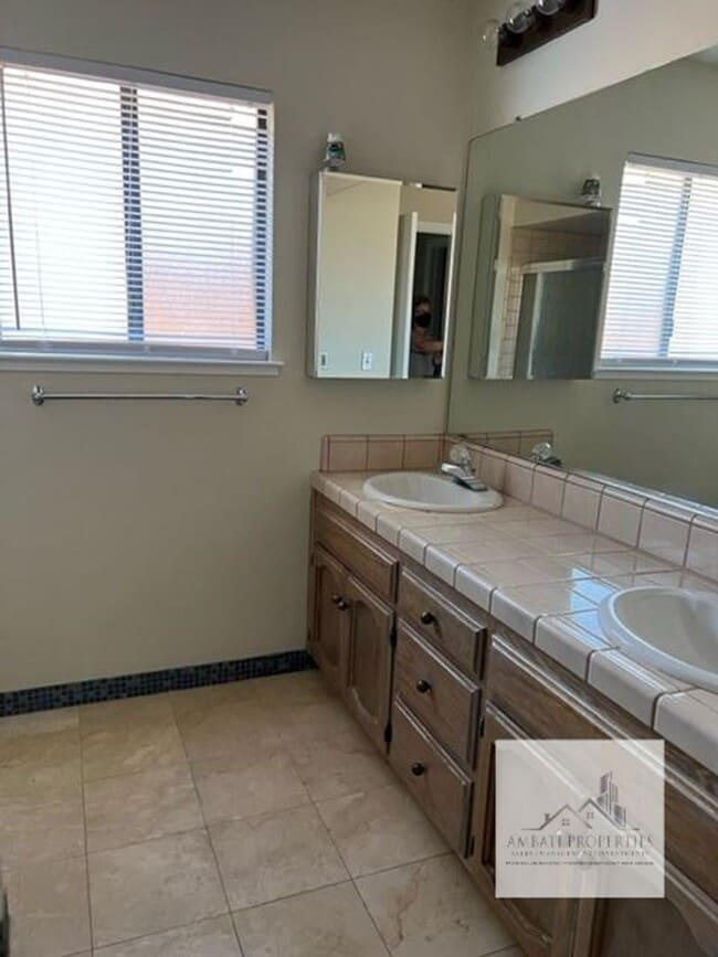 Building Photo - Beautiful Home in Woodward Lake Community ...