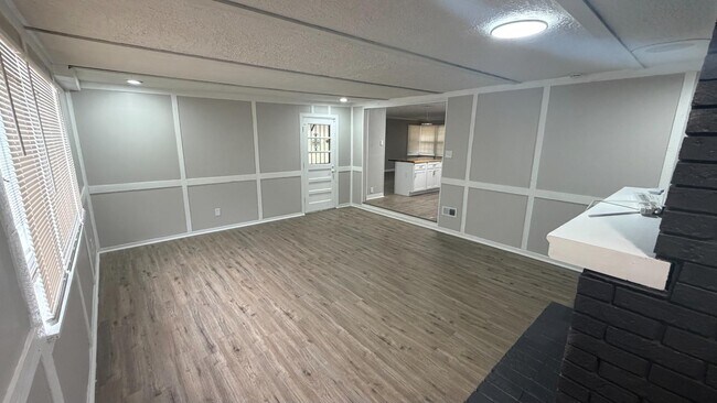 Building Photo - 1430 Golden Dr