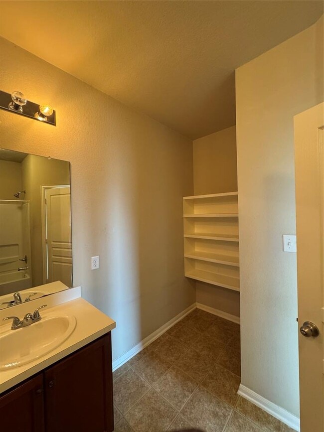 Building Photo - 13417 Cantarra Dr