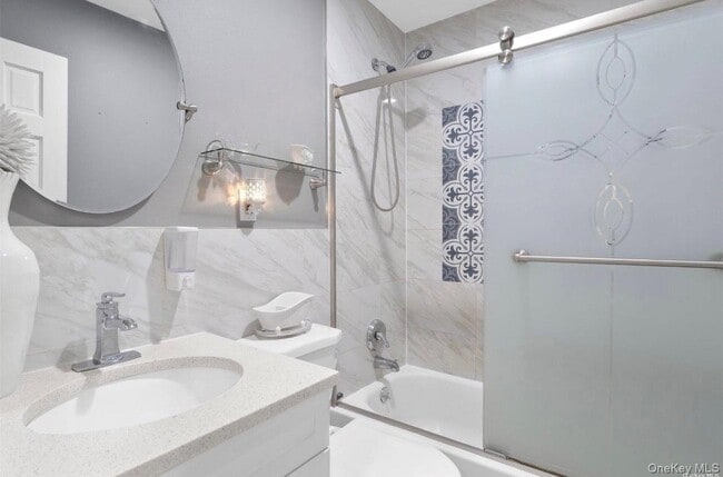 Building Photo - 526 Linwood St