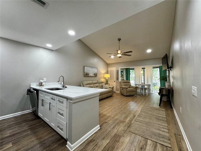 Building Photo - 4707 Winslow Beacon