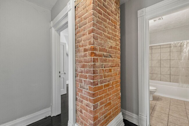 Building Photo - Does not qualify for government assistance...