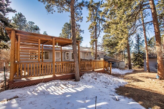 Building Photo - Move in ready home on Parkview