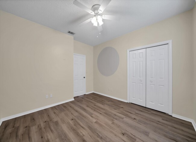 Building Photo - 4469 Parkwood Square