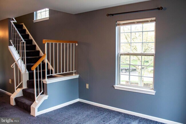 Building Photo - 2095 Pawlet Dr