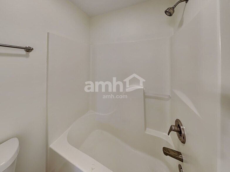 Building Photo - 4204 Birch Dr