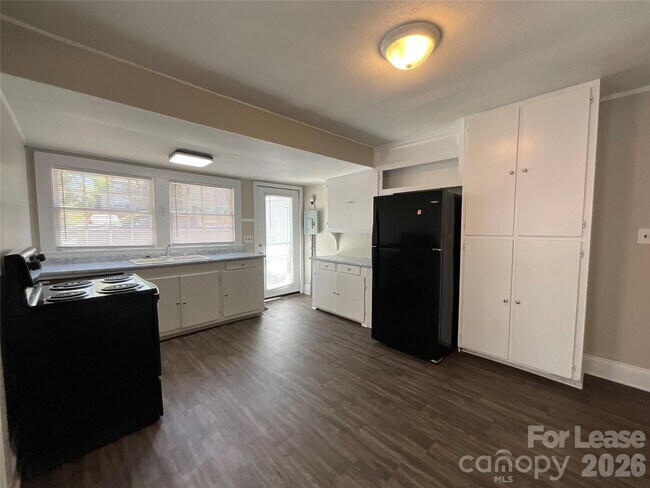 Building Photo - 94 Wilkinson Ct SE