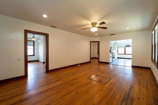 Building Photo - 23 Hope St