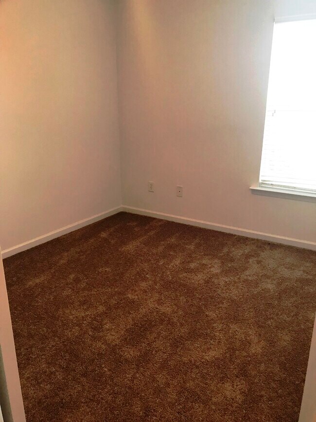 Building Photo - 730 Bellview Way