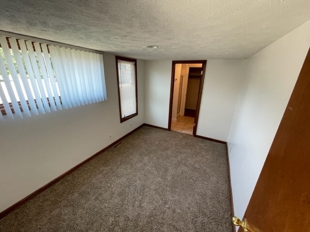 Building Photo - 661 W Lakeshore Dr