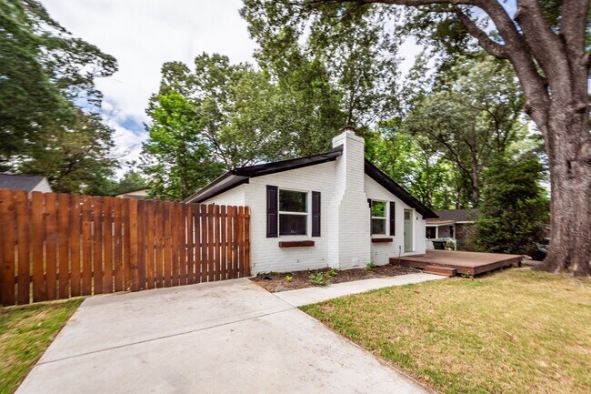 Building Photo - 3 Bedroom, 1 Bathroom Home in Willowbrook - Goose Creek