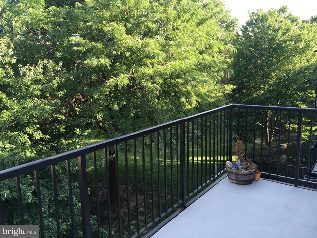 Primary Photo - 3052 S Buchanan St