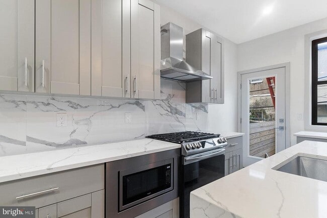 Building Photo - 3118 Ridge Ave