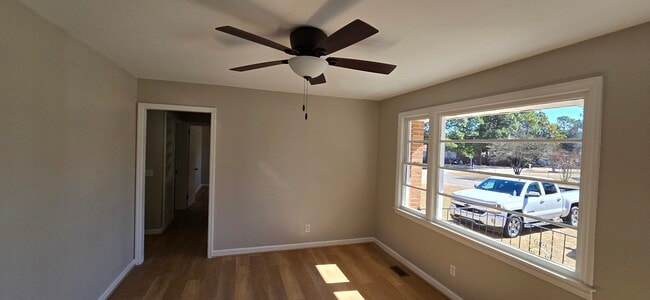 Building Photo - 7619 Parkview Dr