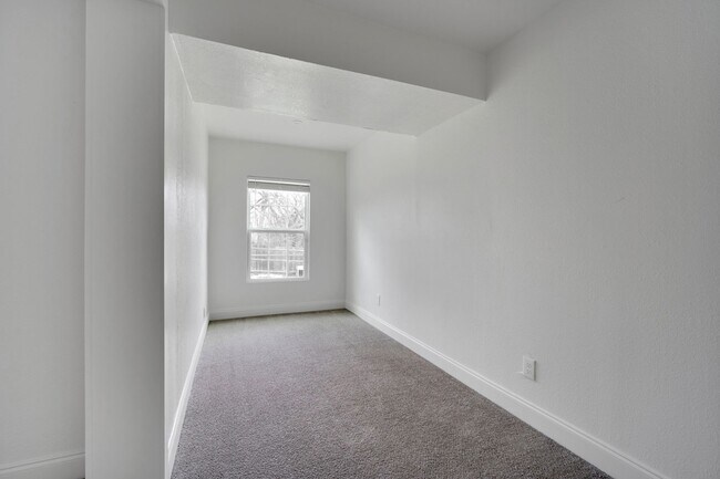 Building Photo - 3301 Yellowstone Dr