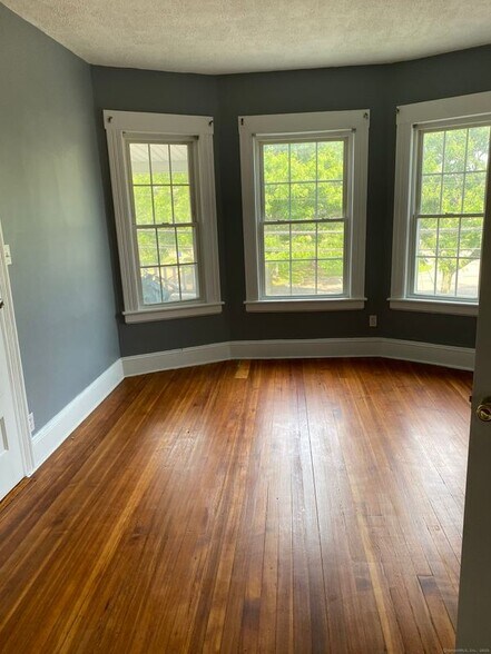 Building Photo - 117 Sherwood Ave