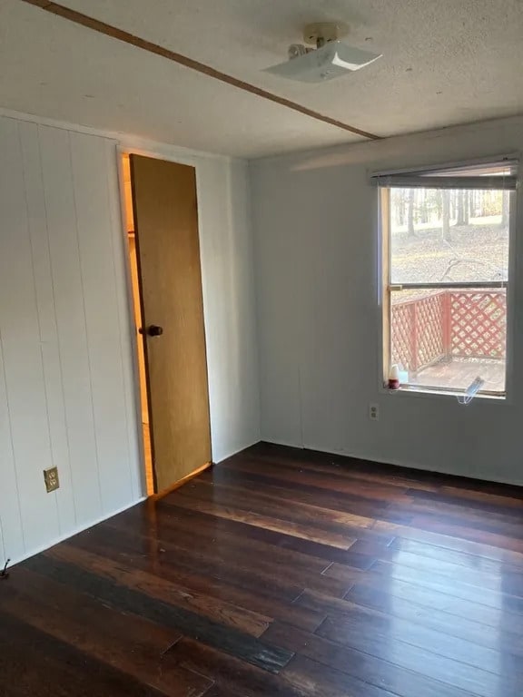 Building Photo - 3 Bedroom 2 Bathroom