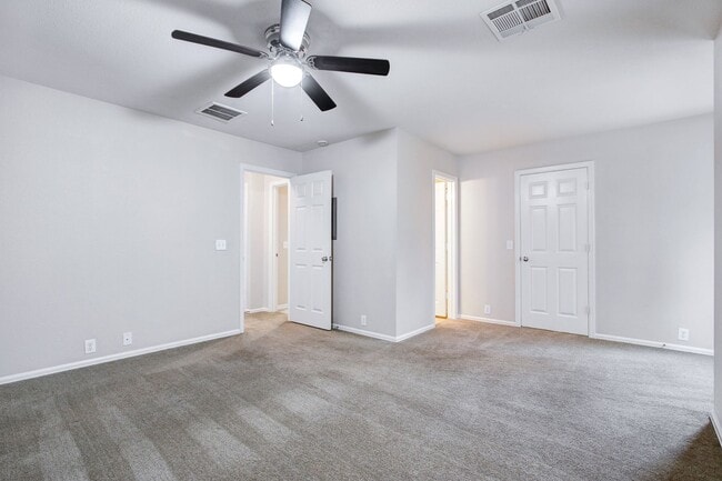 Building Photo - 3-Bedroom Townhouse with Open Floor Plan and Spacious Backyard Near Lackland AFB