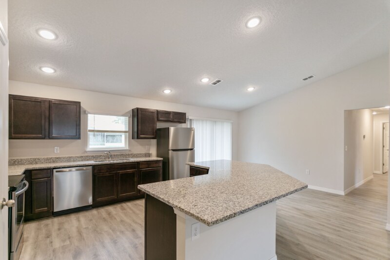 Building Photo - 20241 Peachland Blvd