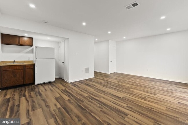 Building Photo - 8234 Stationhouse Ct