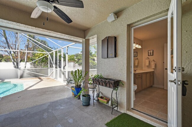 Building Photo - 3221 SE Quay St