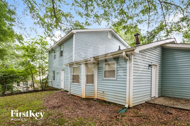 Building Photo - 3800 Charlotte Dr