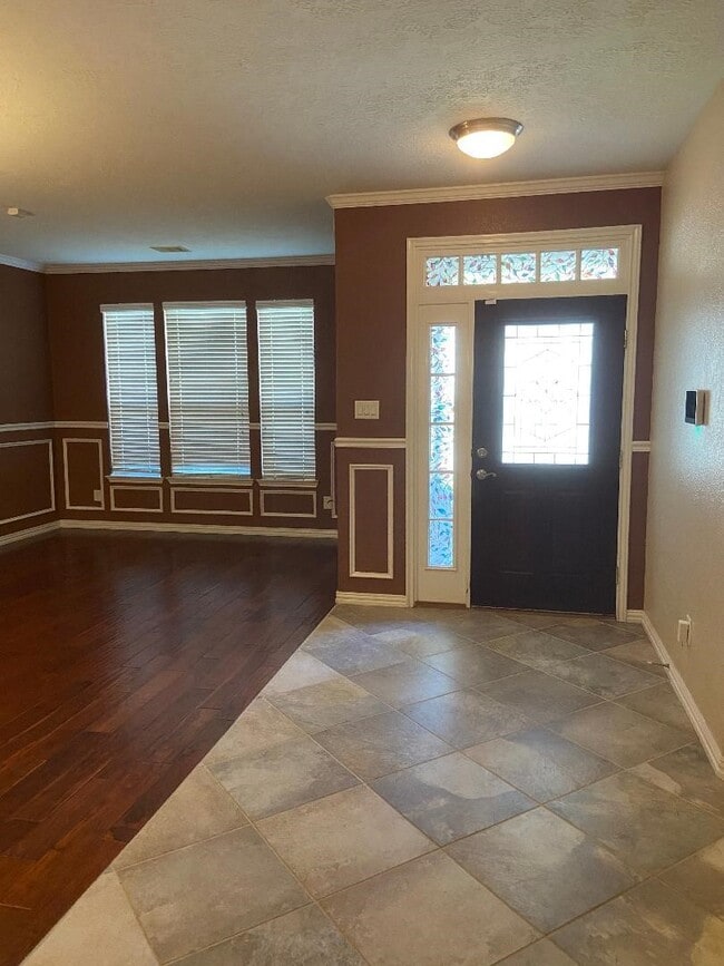 Building Photo - 16219 Peach Bluff Ln