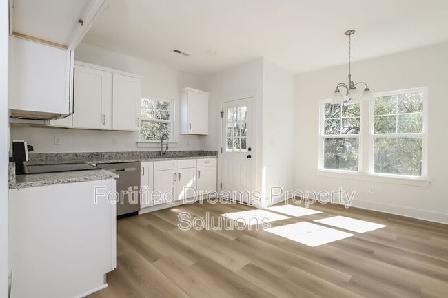 Building Photo - 103 Roanoke St