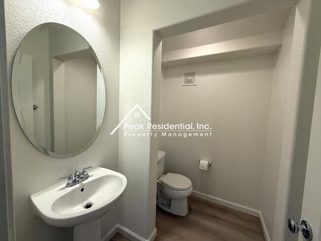 Building Photo - A Beautiful 3bd/2.5ba North Natomas Home with 2-Car Garage!