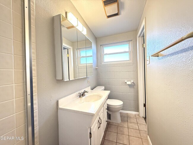 Building Photo - 10180 Saigon Dr