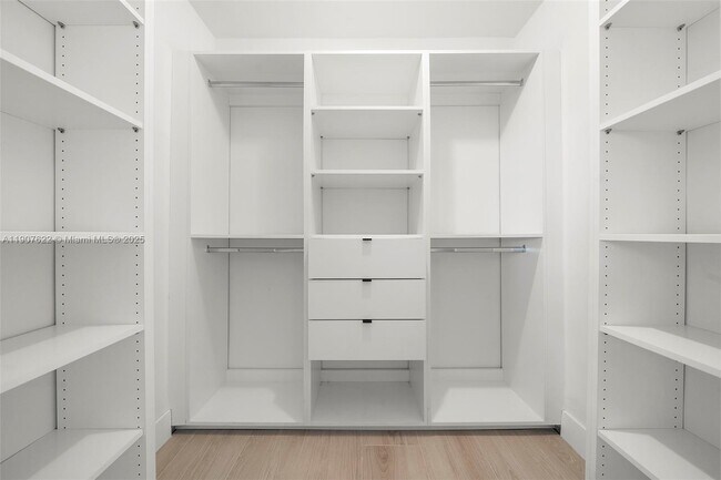 Building Photo - 15121 SW 69th Ct