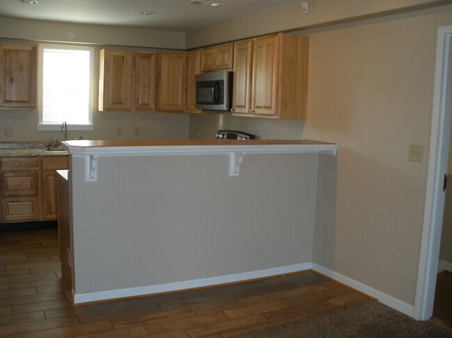 Building Photo - 1014 Hospital Dr