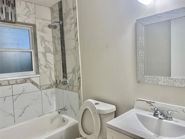 Building Photo - 14207 Long River Ct