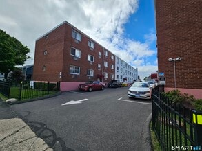 Building Photo - 4 Van Zant St