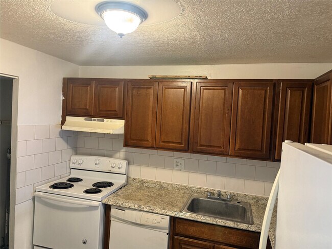 Building Photo - 7960 N Colony Cir