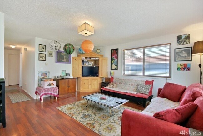 Building Photo - HOME SWEET HOME. .. 3 Bedroom Rambler with...