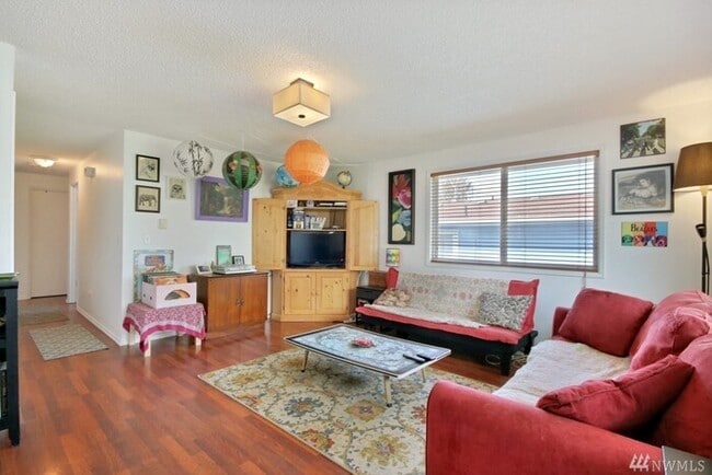 Building Photo - HOME SWEET HOME...3 Bedroom Rambler w/Grea...