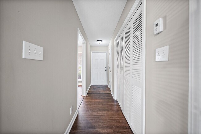 Building Photo - 280 Timber Ct Dr
