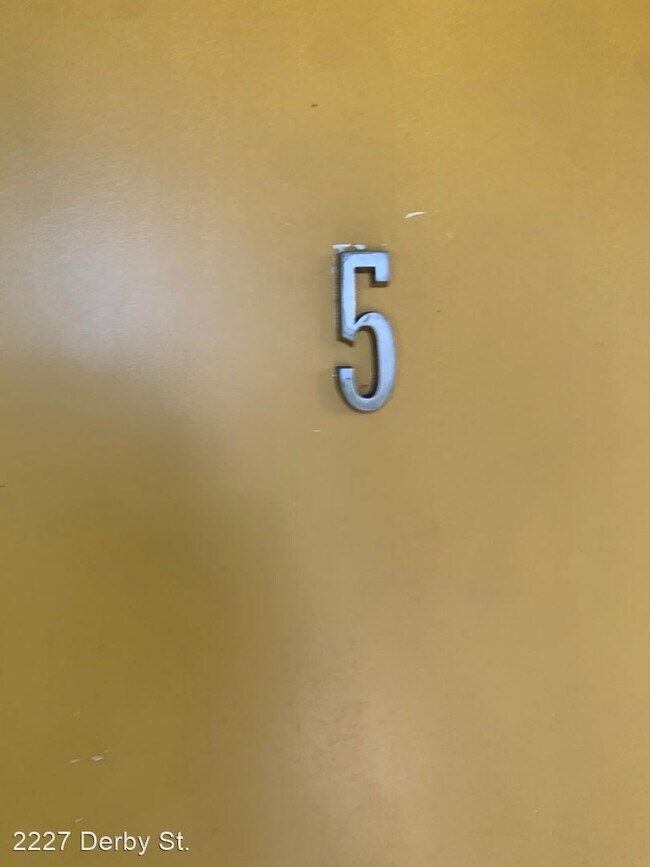 Building Photo - 2227 Derby St