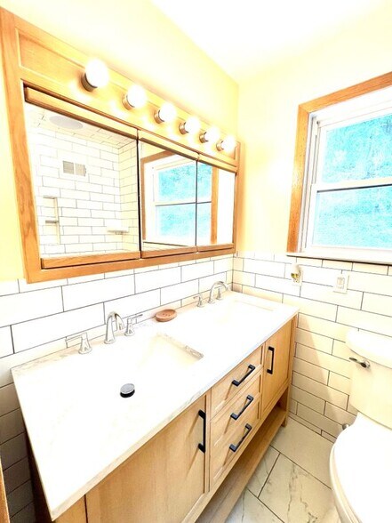 Building Photo - 35 Broadway, 2