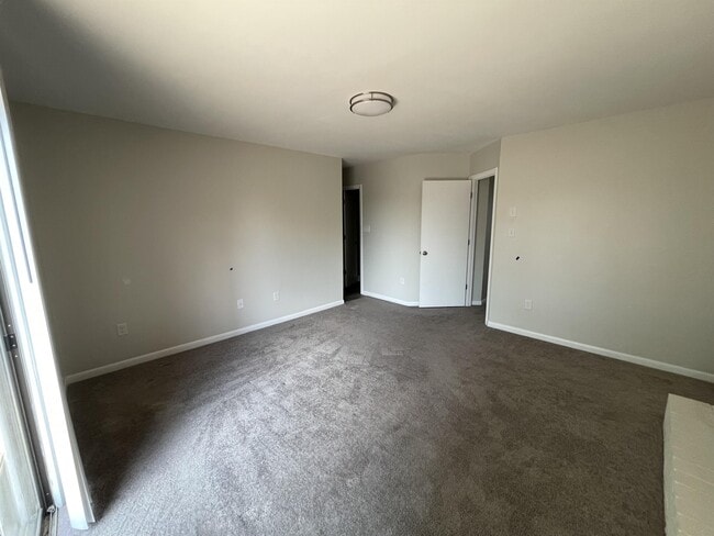 Building Photo - 147 Harvest Dr
