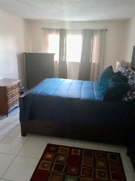 Building Photo - 2551 NW 41st Ave