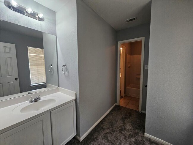 Building Photo - 164 Ashwood N