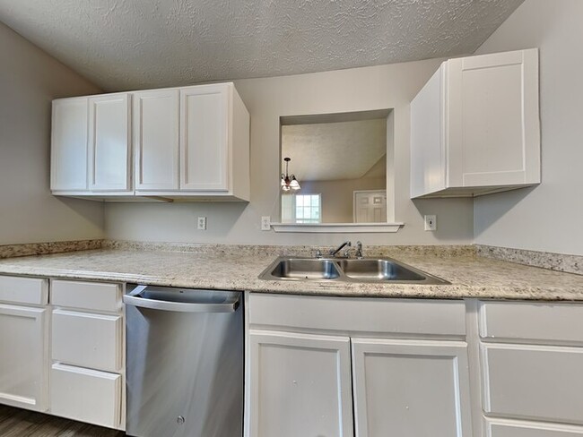 Building Photo - Move-in Special!